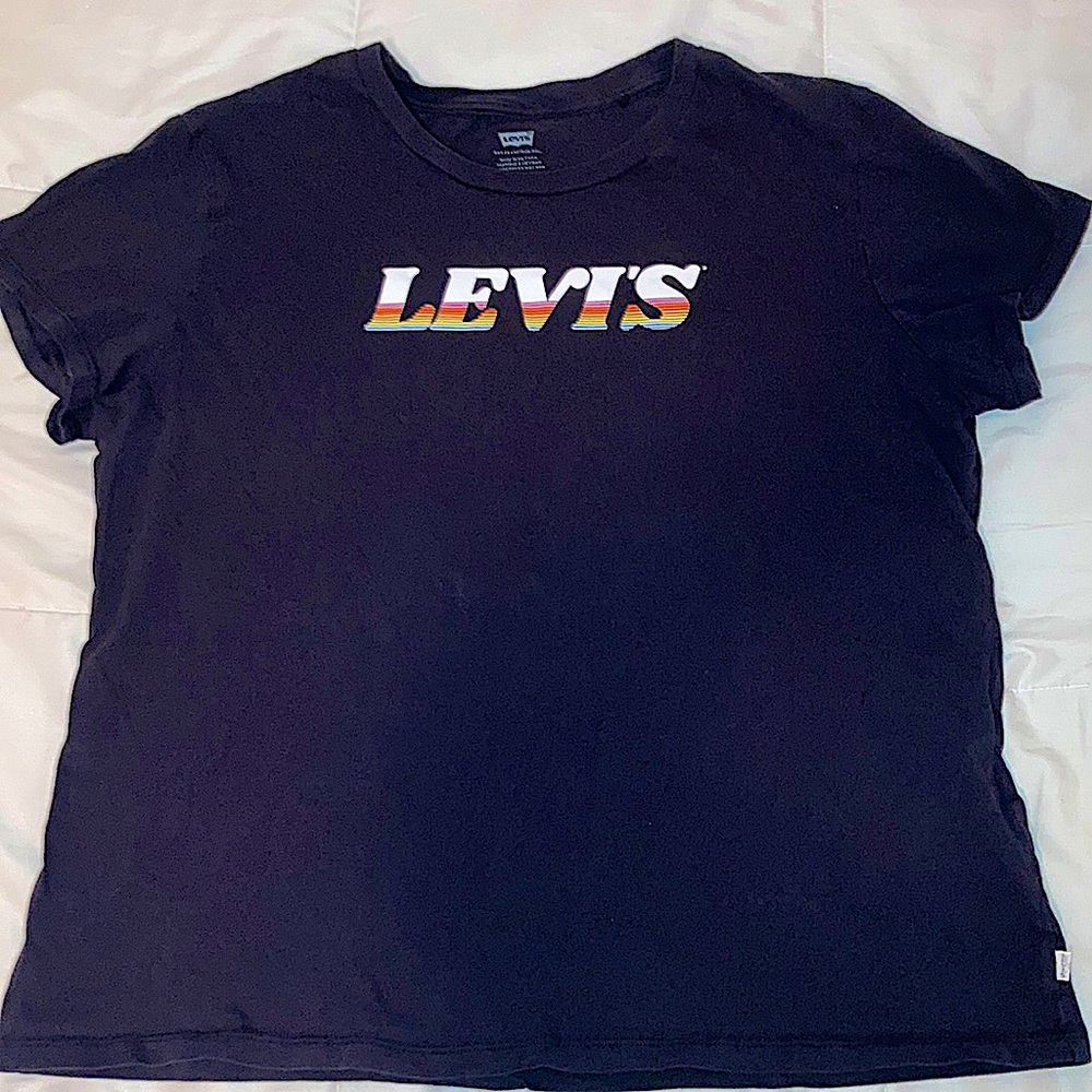 Black Levi's Tee